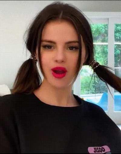 Selena Gomez knows what you are doing