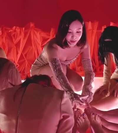 Twice - Momo, Jihyo, Jeongyeon, Sana