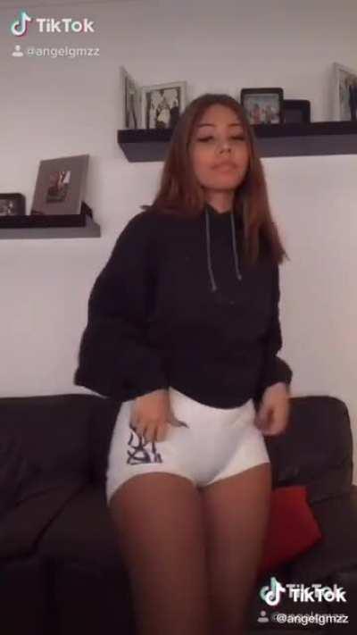 underrated tiktok of her moving that fat ass