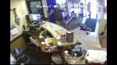 Bountiful Pawn manager shoots robber