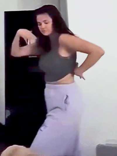 Big melons ass & boobs dance Selena Gomez...