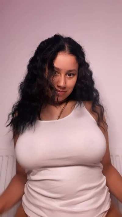 (F19) Tits are not the only thing bouncing tonight😈