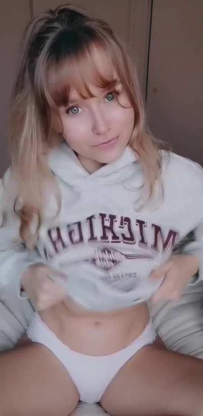 It's getting cold here in Sweden but I promise I can keep you warm 🥰