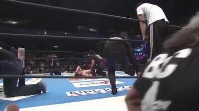 6 years ago today, after a brief moment of distraction by Kenny Omega, victory was snatched away from Kota Ibushi, as AJ Styles countered Kota’s Phoenix Splash with his Styles Clash to retain his IWGP Heavyweight Championship. (NJPW: Invasion Attack 2015)