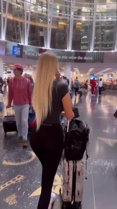 IG story 2024-03-14 Airport & See-Through Leggings