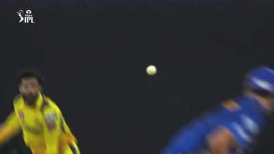 Sensational catch 🔥🔥 Jadeja grabs a RIPPER off his own bowling!