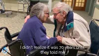Walter and Jean have been married for 70 years. Jean is 89 years old and lives in a nursing home. Walter is 91. Because of the COVID-19 pandemic, they couldn't see each other. Jean used to cry everyday. This is the moment they were reunited.