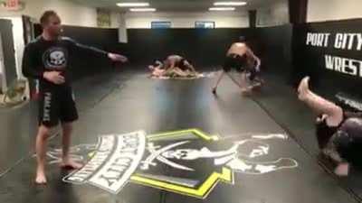 Old porém muito bom haueha