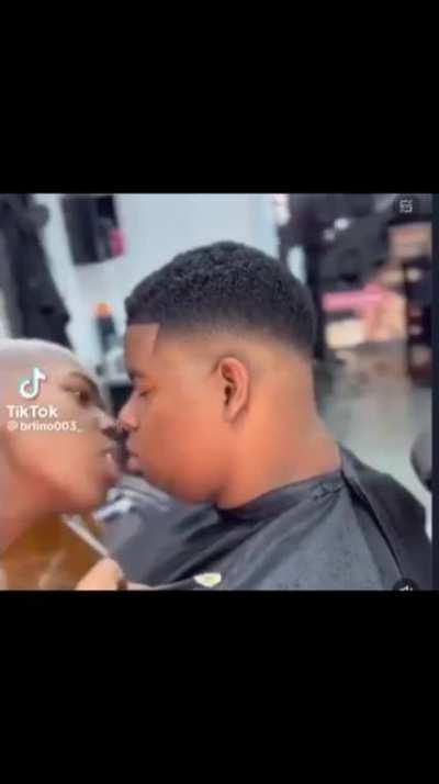 nagpapagupit lang may pasama pang kiss