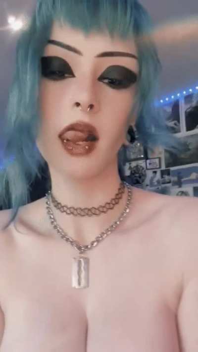 Do u like my boobs enough to make me your goth gf