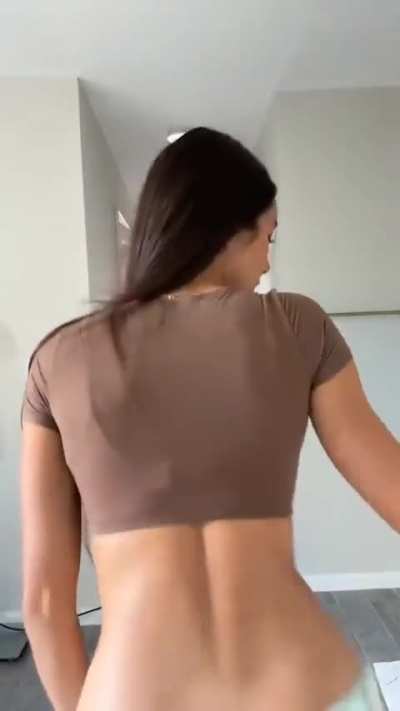 Is Izzy green twerking?