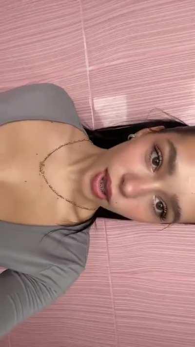 Karla Ungureanu (@hiimsexiaf)