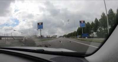 Dutch police doesn’t like fleeing suspects, ends it with big crash. Suspects arrested for attemted murder, guns found in the car