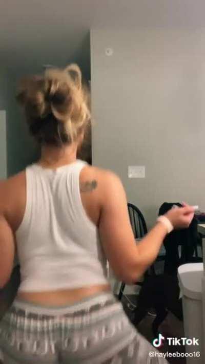 Soft & Jiggly No.168 ( Do I Even Need To Tell You Guys What The Booty Look Like?) 😅🍑