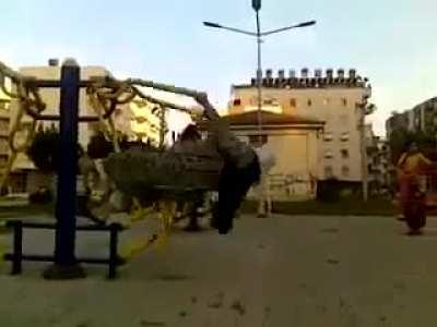 Yılların acısını belediyenin spor aletinden çıkaran teyze