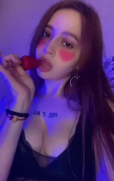 do you like strawberries or ahegao? and if ahegao with strawberries? 😋🍓 join me
