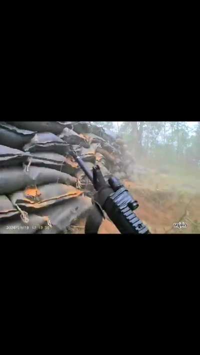 Thai forces clearing Cambodian soldier trenches in Chong Sa-med before the ceasefire.(December 2025)