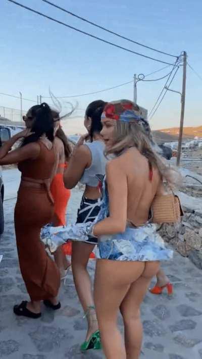 you're behind my gf Cindy Prado's back when this happens. what is your reaction