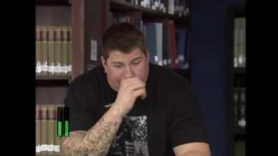 Смакует ушко