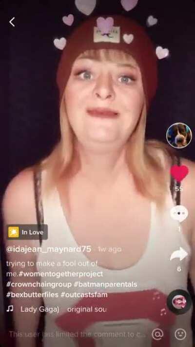 She has no teeth ;-;