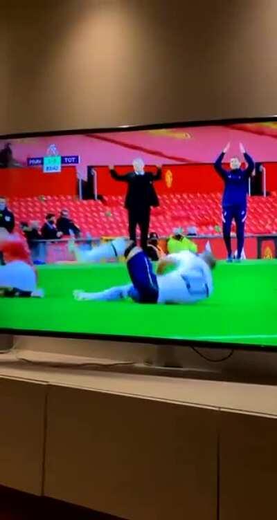 Solskjaer’s reaction to Luke Shaw’s tackle [@FAFiltvedt]