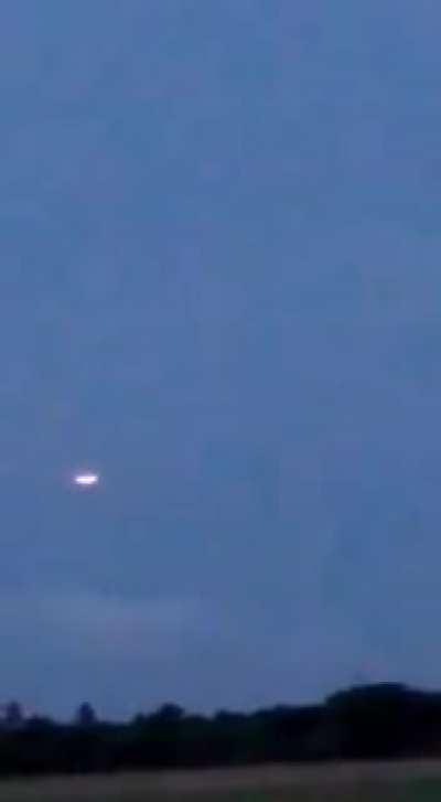 UFO seen in Brazil, unknown location, but video seems quite real to me.