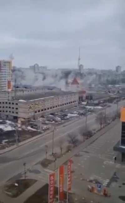 Middle of Kharkiv is bombed while negotiations between Russia and Ukraine is going.