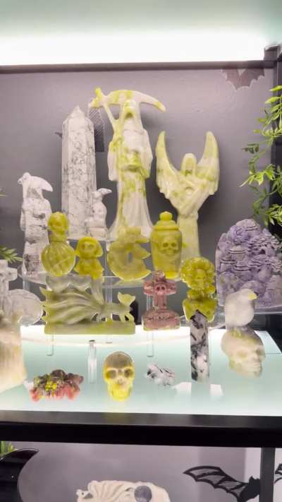 I present… foxes. Fancy rocks fox. Also some specimens. And real citrine! Well, maybe not the fox, but the other is real. We can’t have it all.