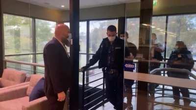 Australian Covid cops harass call center for not wearing masks while eating