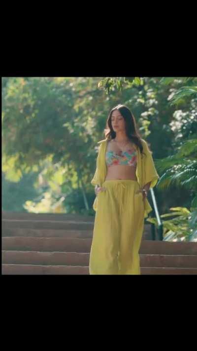 Ambika Nayak 🤤🔥has the smoothest sculptured navel🤤🥵🔥I have seen in a while