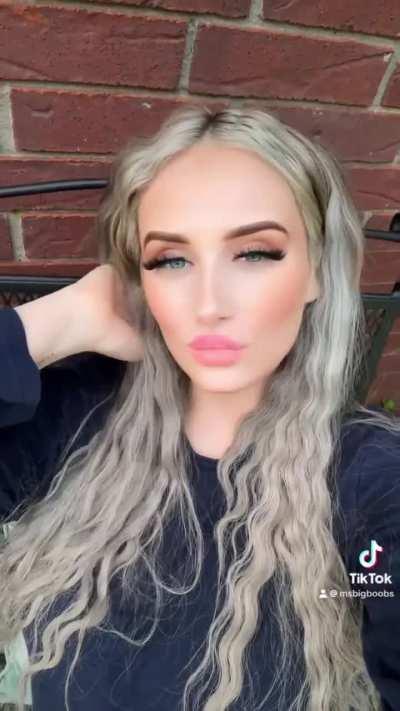 @MsBigBoobs just a video of my pretty face! 28F Milf 