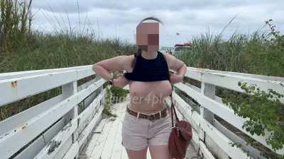 Friendly stroll to the beach