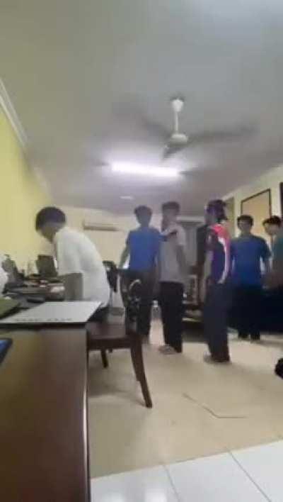 That's how Dudes walk