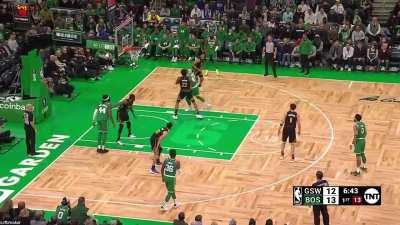 [Highlight] Al Horford manhandles Andrew Wiggins to the cup and gives him the too little taunt