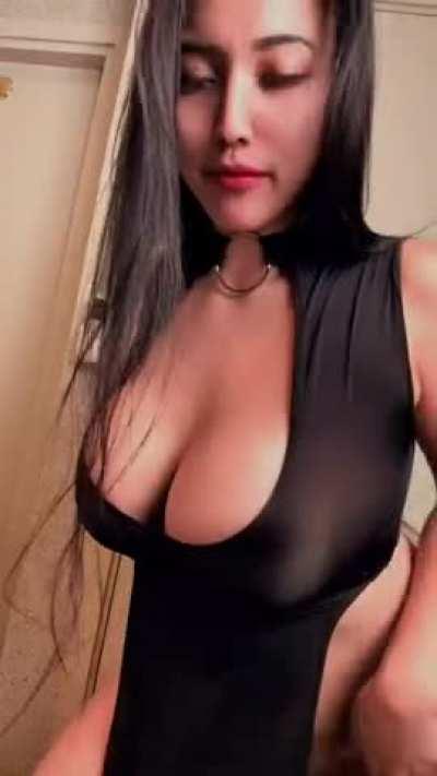 any volunteers to motorboat them?