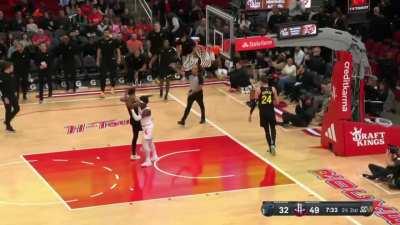 [Highlight] Aaron Holiday picks Keyonte George’s pocket for 2 after being pushed before things get chippy