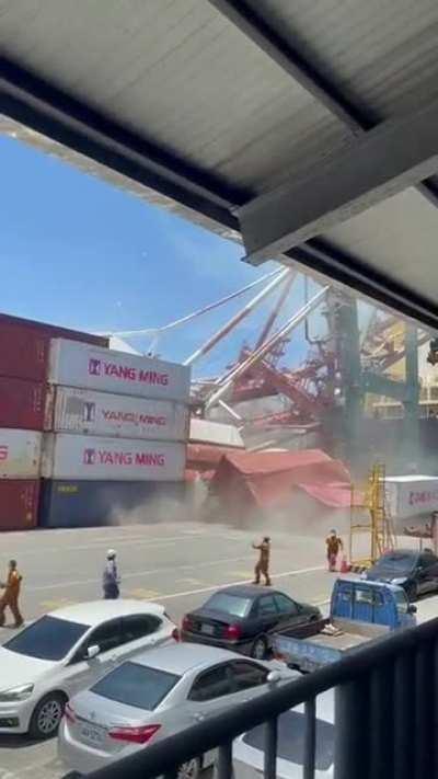 Scouting the port during chaos