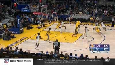 [Highlight] Green assists to Poole for a beautiful rainbow three point jumper over Anthony Davis