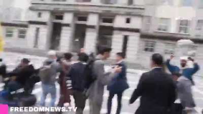 “BOOOOO!” Alina Habba arrives at the hearing for Newark Mayor Ras Baraka