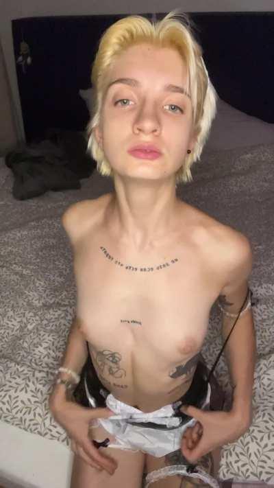 Art girls is just flashing her tits