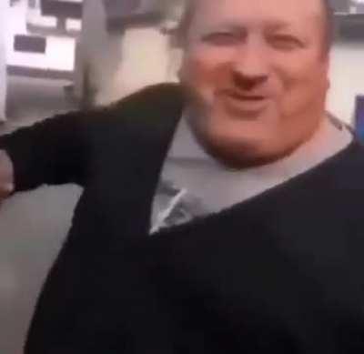 Mislim da voli rakiju