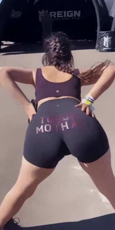 God I love Camila Cabello fat ass so much. That jiggle is hypnotizing me