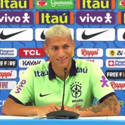 Não soltei a mão da seleção por causa desse cara. Richarlison: 