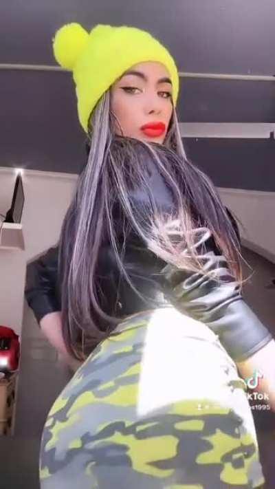 STEFANY SANTOS 🖤💚🖤 BOOTYLICIOUS 🍑🍑🍑 OUTSTANDING 🖤💚🖤