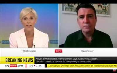 AndyBurnham rips into to the govt & Avanti over the reduction in services between London & Manchester. 