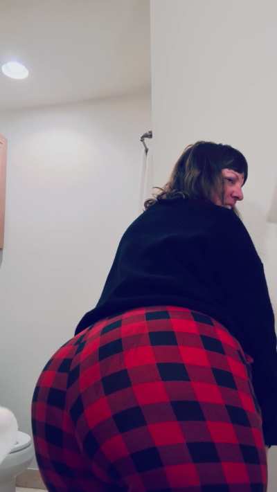 I just let out the loudest farts 💨 while sitting on your face… and you didn’t even flinch. Good boy. Beg me to do it again. 😈