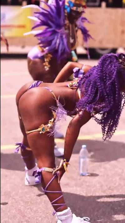 Laaaaaawd!!!! She ah jiggle! 🍑