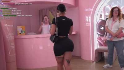 India loves shows and has an incredible outfit that makes her look fit