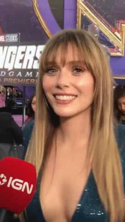 Mommy Elizabeth Olsen is so hot 🥵