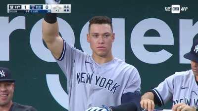 [Highlight] [Highlight] Marwin Gonzalez robs Corey Seager with a great diving catch.